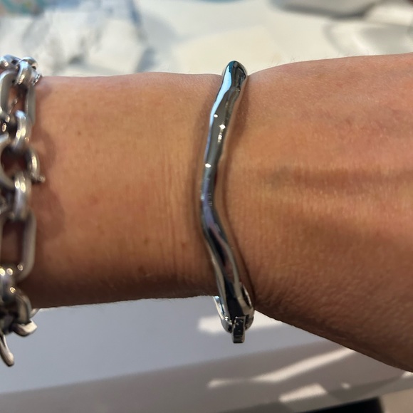 Stella & Dot sculpted silver bracelet - Picture 3 of 4